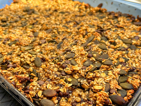 Peanut Butter Chocolate Chip Oat Bake