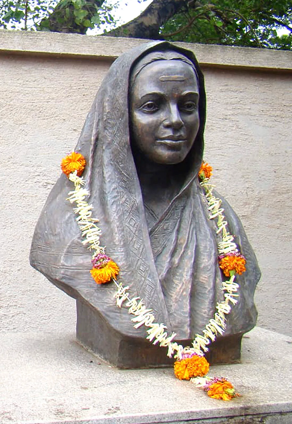 Bust of Savitribai Phule, Priyanka bhise, Creative Commons