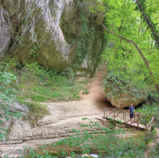 Le Scalelle Nature Trail showing a view of the gorge with a person standing on a wooden bridge