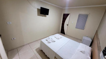 Quarto com cama na Pousada Porto dos Corais 16