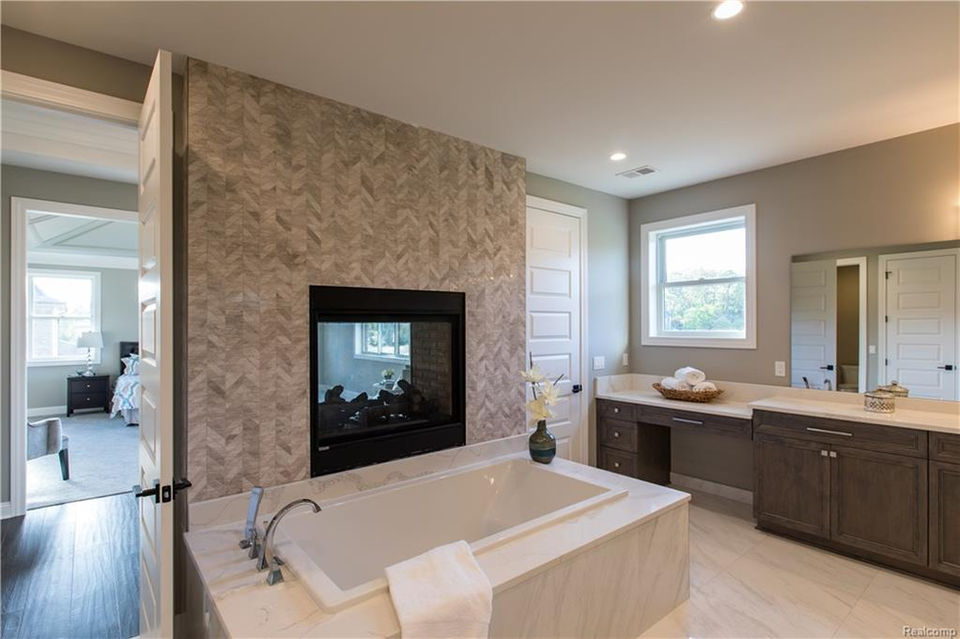 Master Bathroom.jpg