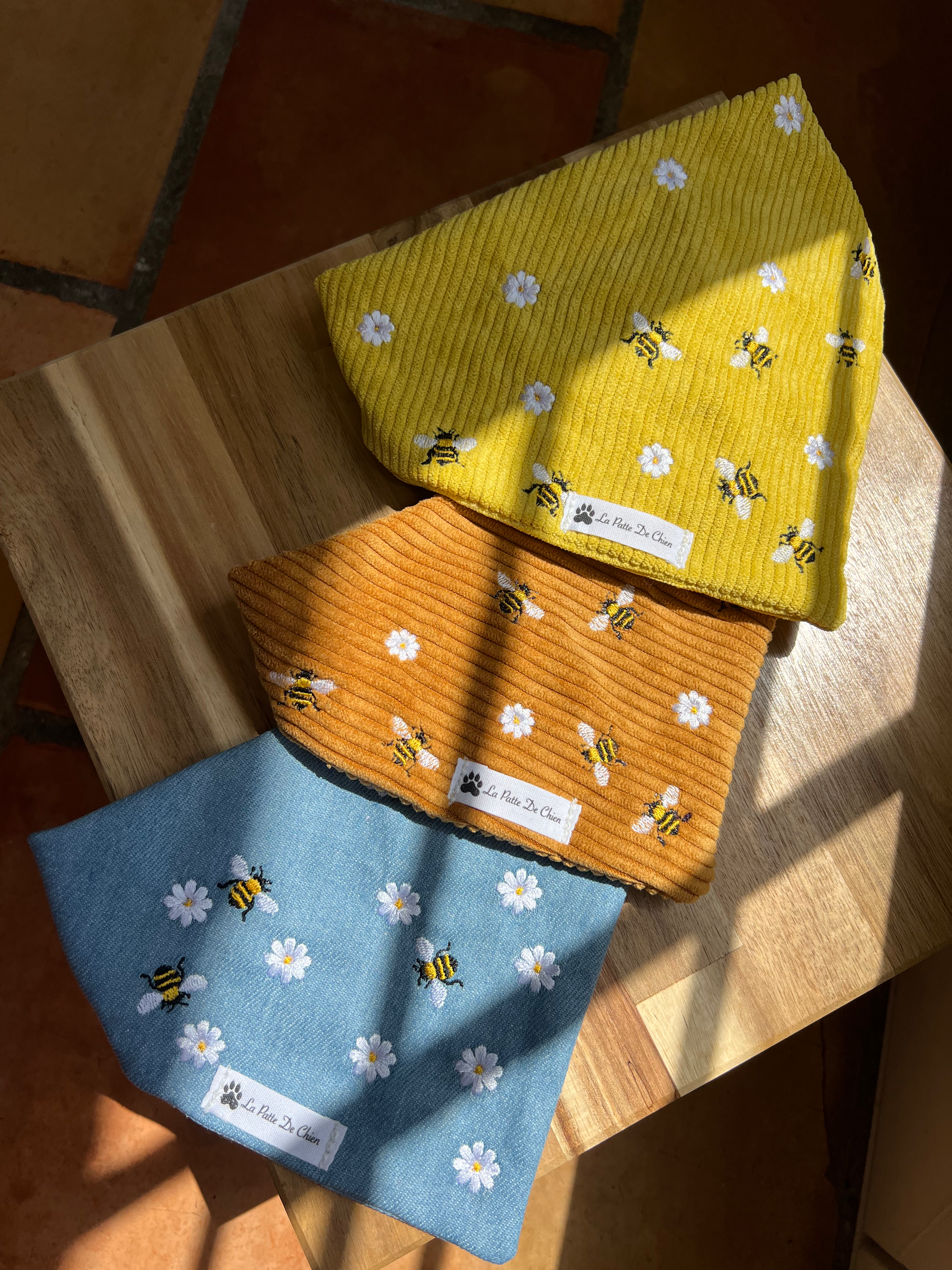 Bandanas pour chien Broderie ABEILLE