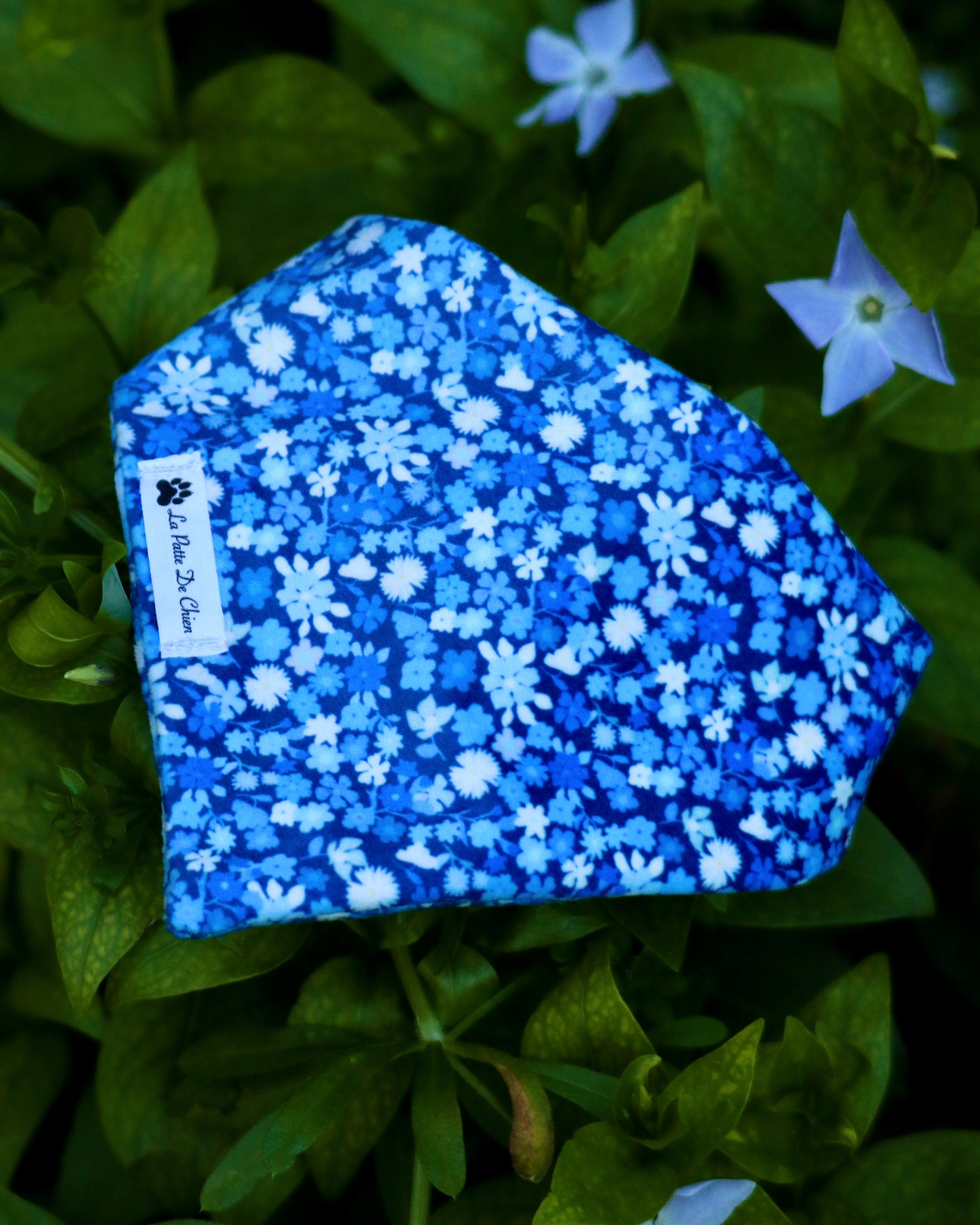 Bandanas pour chien fleuri bleu