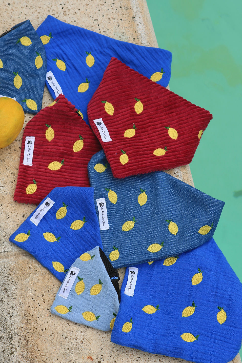 Miniature : Bandanas pour chien broderie Citron