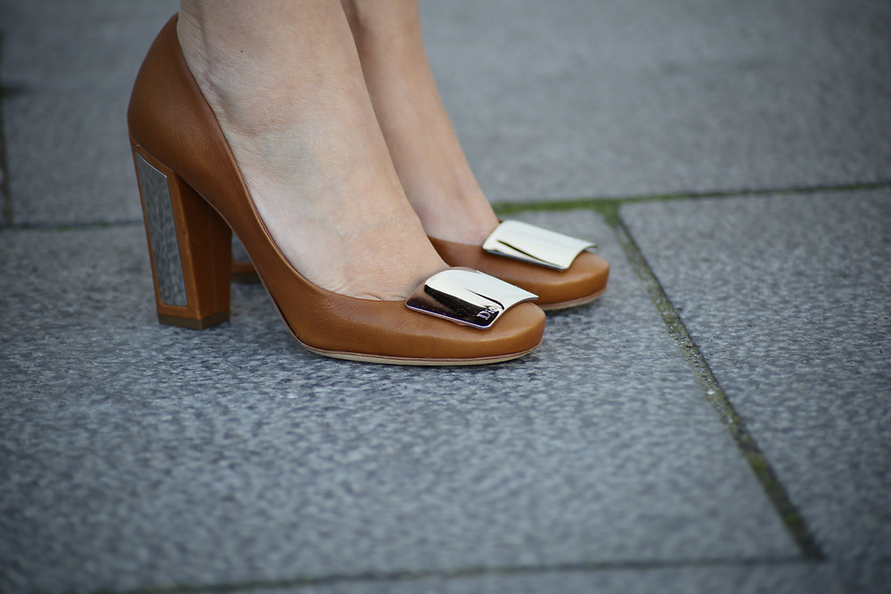dior-pumps-brown.jpg