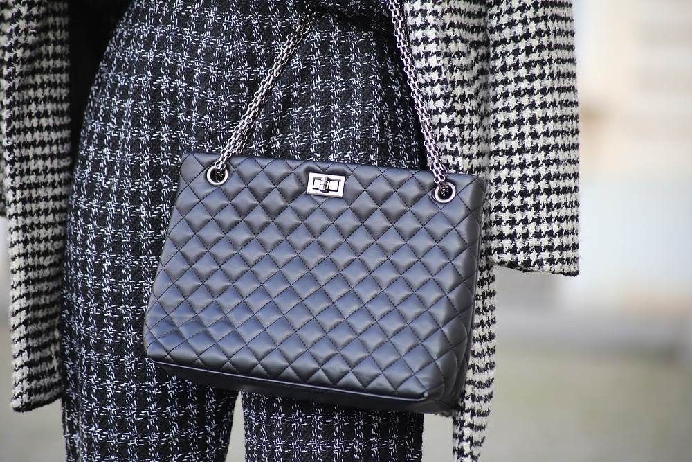 black-lookalike-chanel-bag.jpg