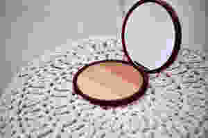 Clarins-Bronzing-compact-powder.jpg