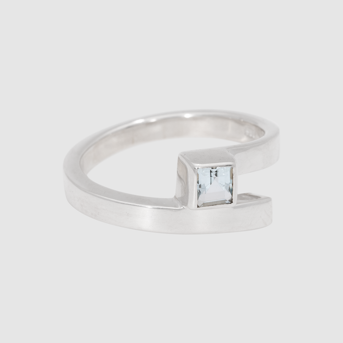 Ring met sky blue topaas