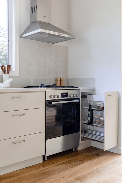 Laminex Sarsen Grey joinery with Caesarstone Alpine Mist benchtop, Woodcut timber floorboards, Perini splashback tiles, freestanding oven and rangehood