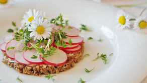 Carpaccio de radis rose sur tartare de thon