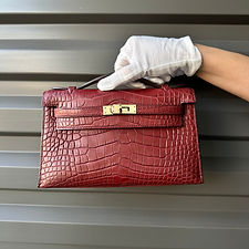 HERMES Kelly Pochette "Borgougne" Burgundy Matte Alligator Mississipiensis PBHW