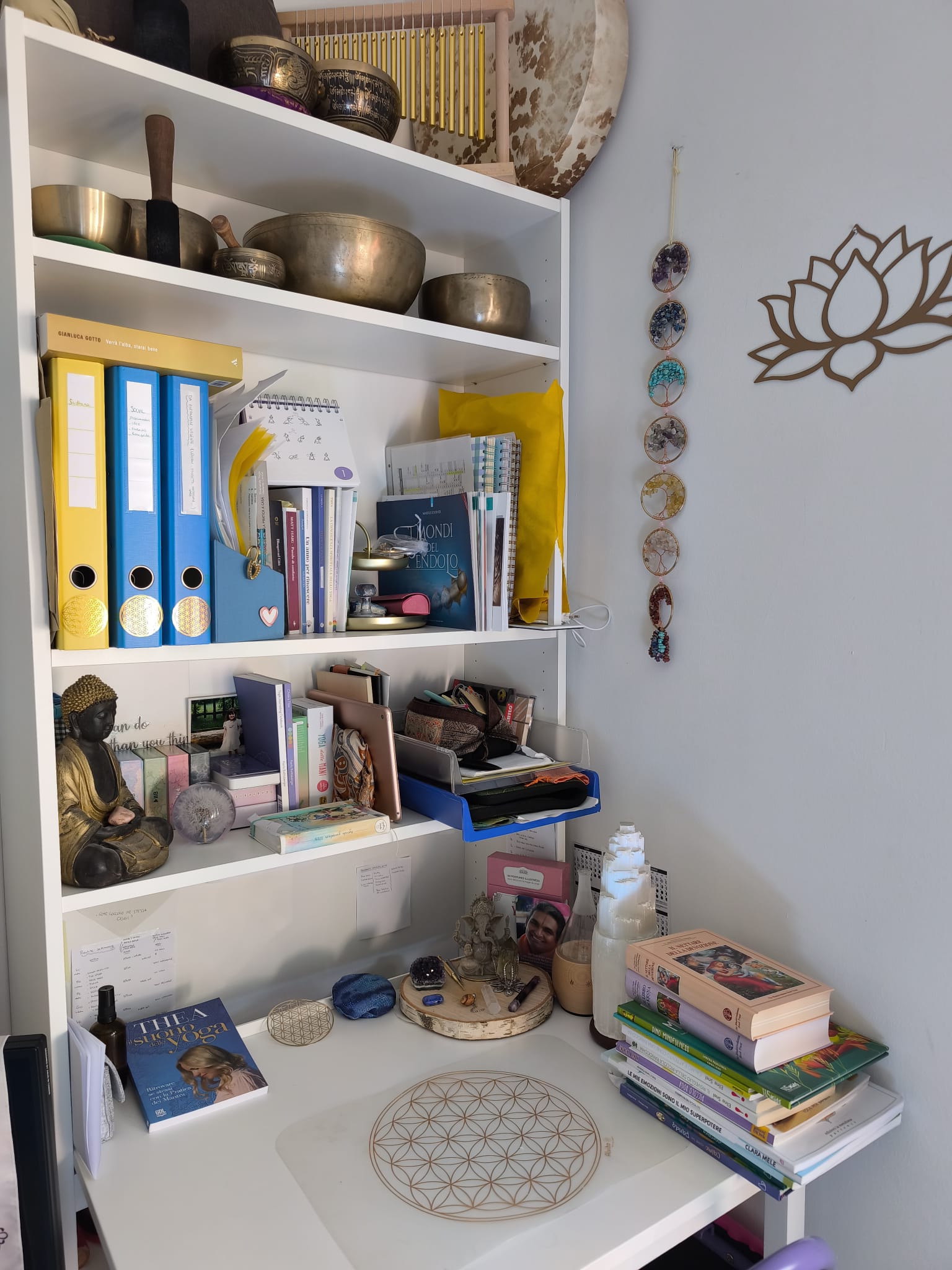 Maddalena pratica yoga con bambini