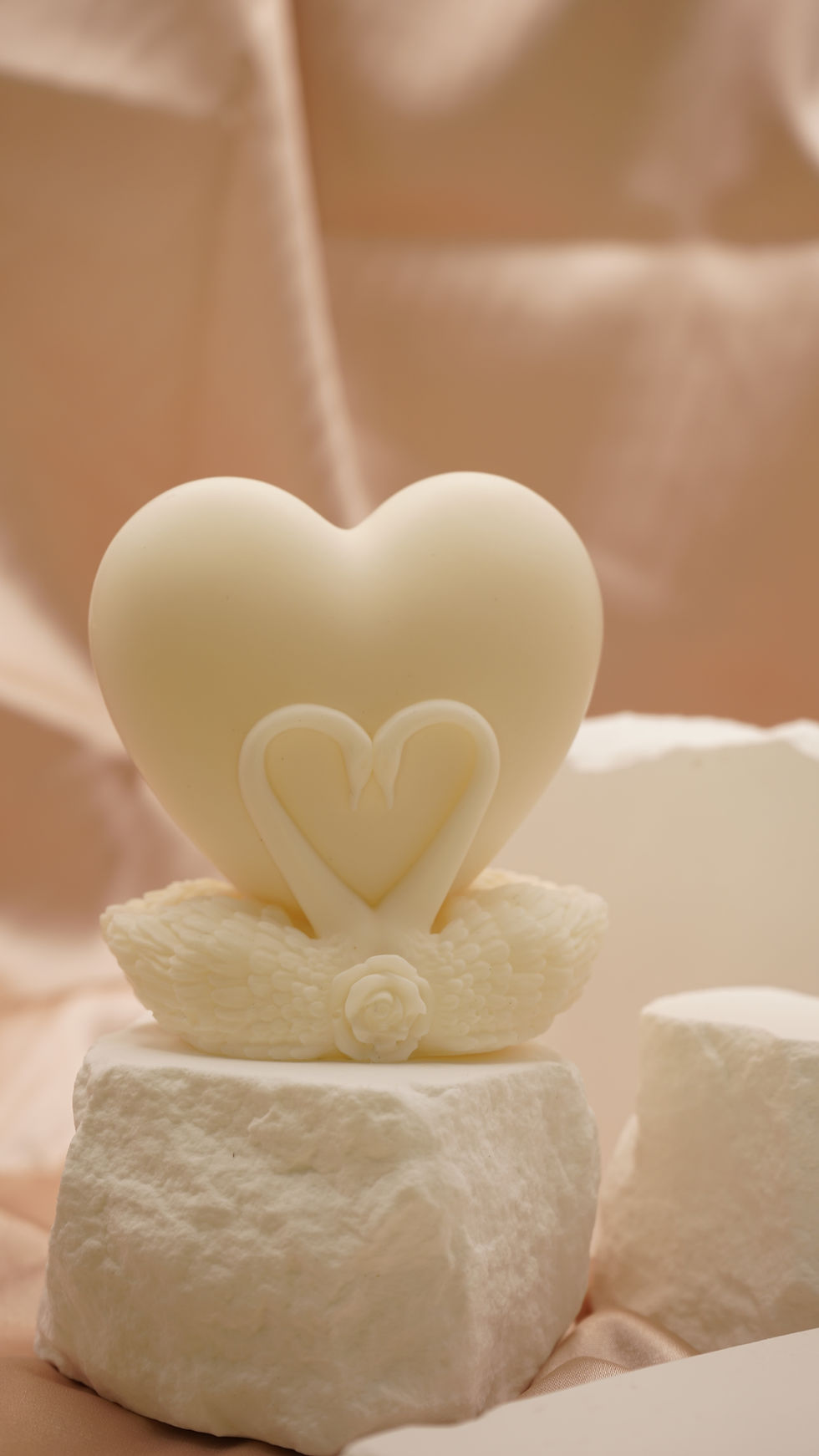 Kerze aus Sojawachs im Form von Schwannen. Mit verschiedene Duftmöglichkeiten, ideal für alle Räume als Duft oder Dekokerzen. Auch als Geschenk empfehlungswert.