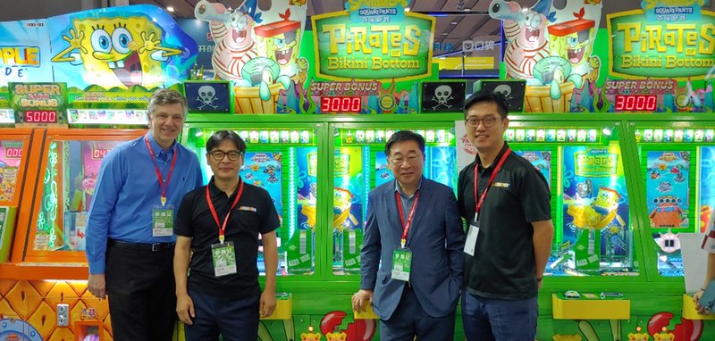 Pictured with new SpongeBob SquarePants Pirates of Bikini Bottom Arcade, from left, are Andamiro’s Drew Maniscalco, Sunkyu Oh, C.S. Lee and Min Lee.