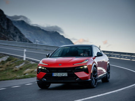 Lotus Eletre X H1000, la super Suv che non vuole scegliere