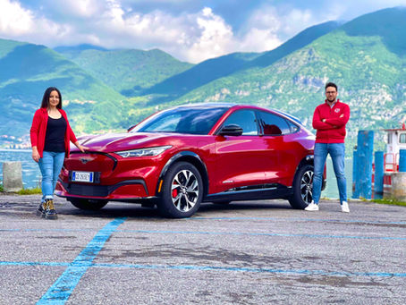 Ford Mustang Mach-E: prova su strada del SUV elettrico sportivo (Video)