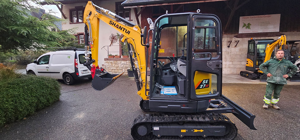 Neuer Shantui Bagger von Mantis Gartenbau von der Hesi AG