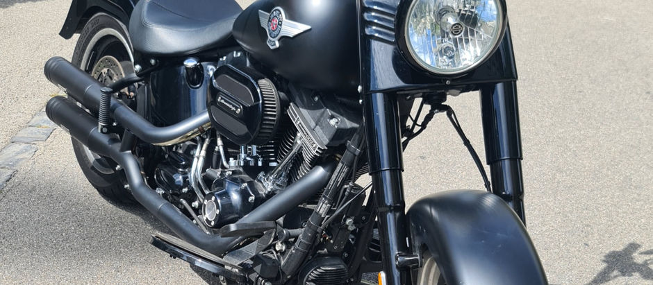 Diese Harley-Davidson FLSTFBS Fat Boy S mit 1800 ccm aus dem Jahr 2017 steht zum Verkauf!