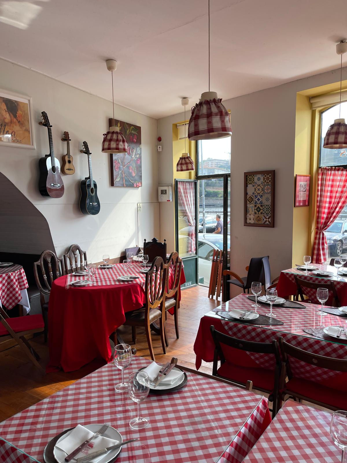 Traditional Porto W/ Dinner and Fado Experience