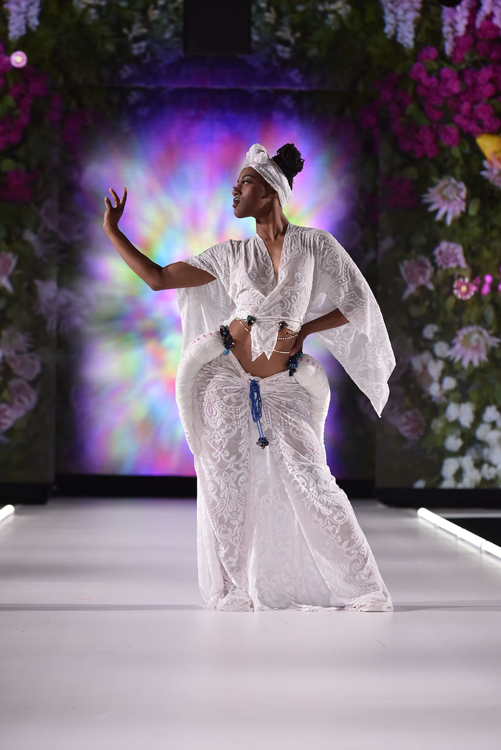 Thumbnail: Erykah Badu Flies to the Lagoon on the Moon