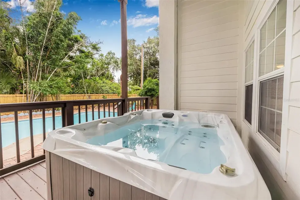 b42d533be8e3b2c4c0792429e0592a8dl-m3825511577rd-w1280_h960