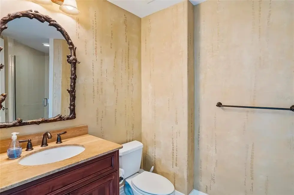 dcb540038360791c5d3fcd796fc0c1dal-m2420829281rd-w2048_h1536