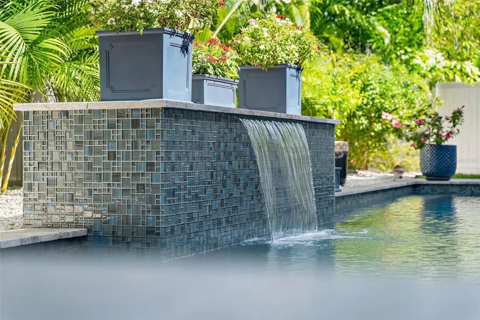 951739a572e3746b126a40aa6266d5dbl-m1051299620rd-w2048_h1536