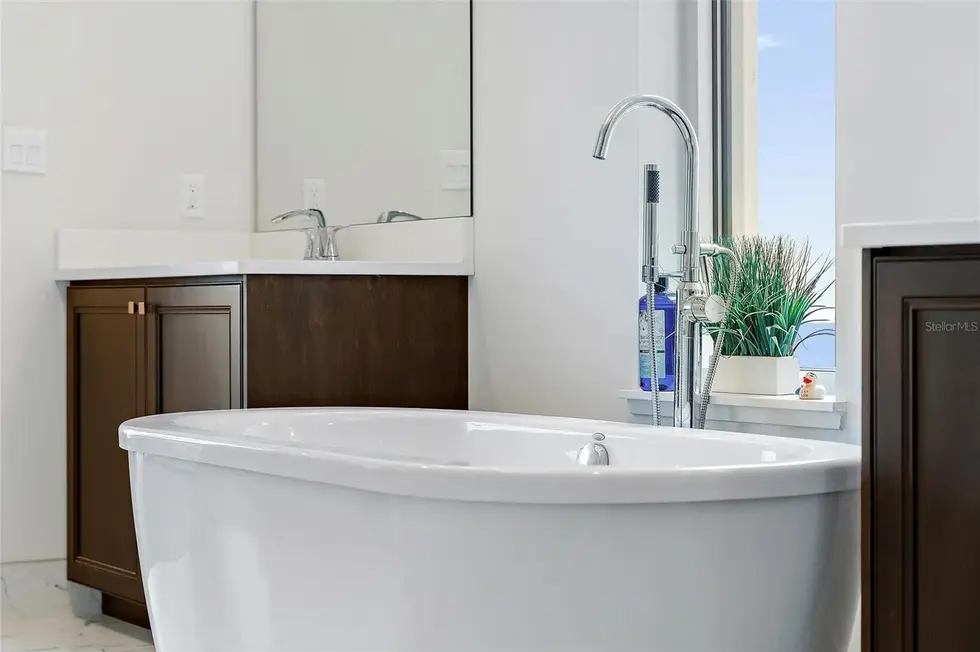 03e159d2233fcb510081a89add3773c0l-m1031887052rd-w2048_h1536