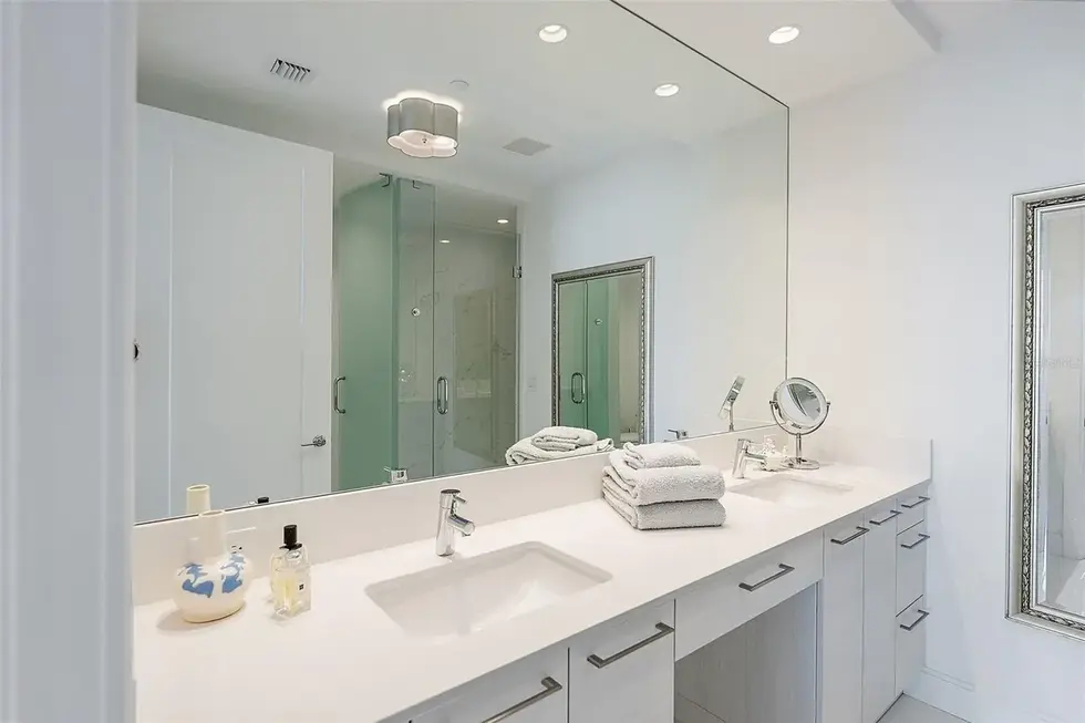 c98fd8b9f3a35f8d9909a1a7249fe5e9l-m2826126399rd-w1280_h960