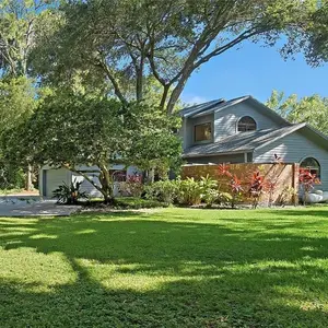 1356 Country Club Way S, Saint Petersburg, FL 33705