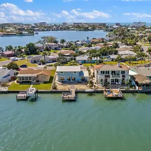 330 176th Avenue Cir, Redington Shores, FL 33708