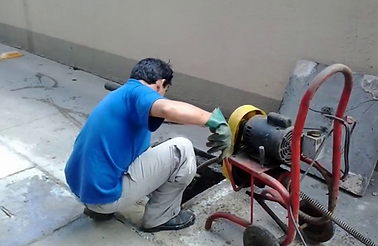 desentupimento-de-caixa-de-esgoto.png