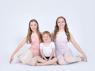 Capturing the Perfect Group Dance Photos: Tips for Costume and Studio Shoots