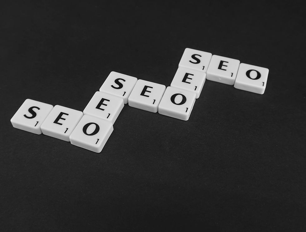 Dunkle Benutzeroberfläche mit Werbedashboard – Visualisierung von Google Ads Kampagnen