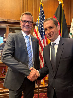 Meeting Daniel Luire, San Francisco Mayor (Kiel-San Francisco Sister City Agreement)