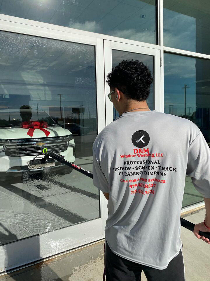 Top Benefits of Professional Window Washing in San Antonio