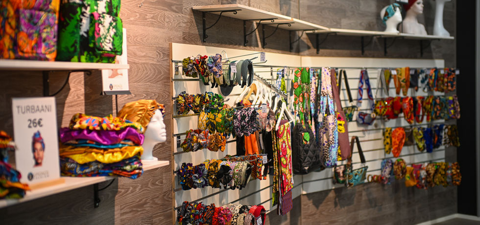 We offer high-quality sewing and alteration services directly in our store. Adjustments, custom tailoring, garment modification and other sewing work are carried out with care and professional craftsmanship.