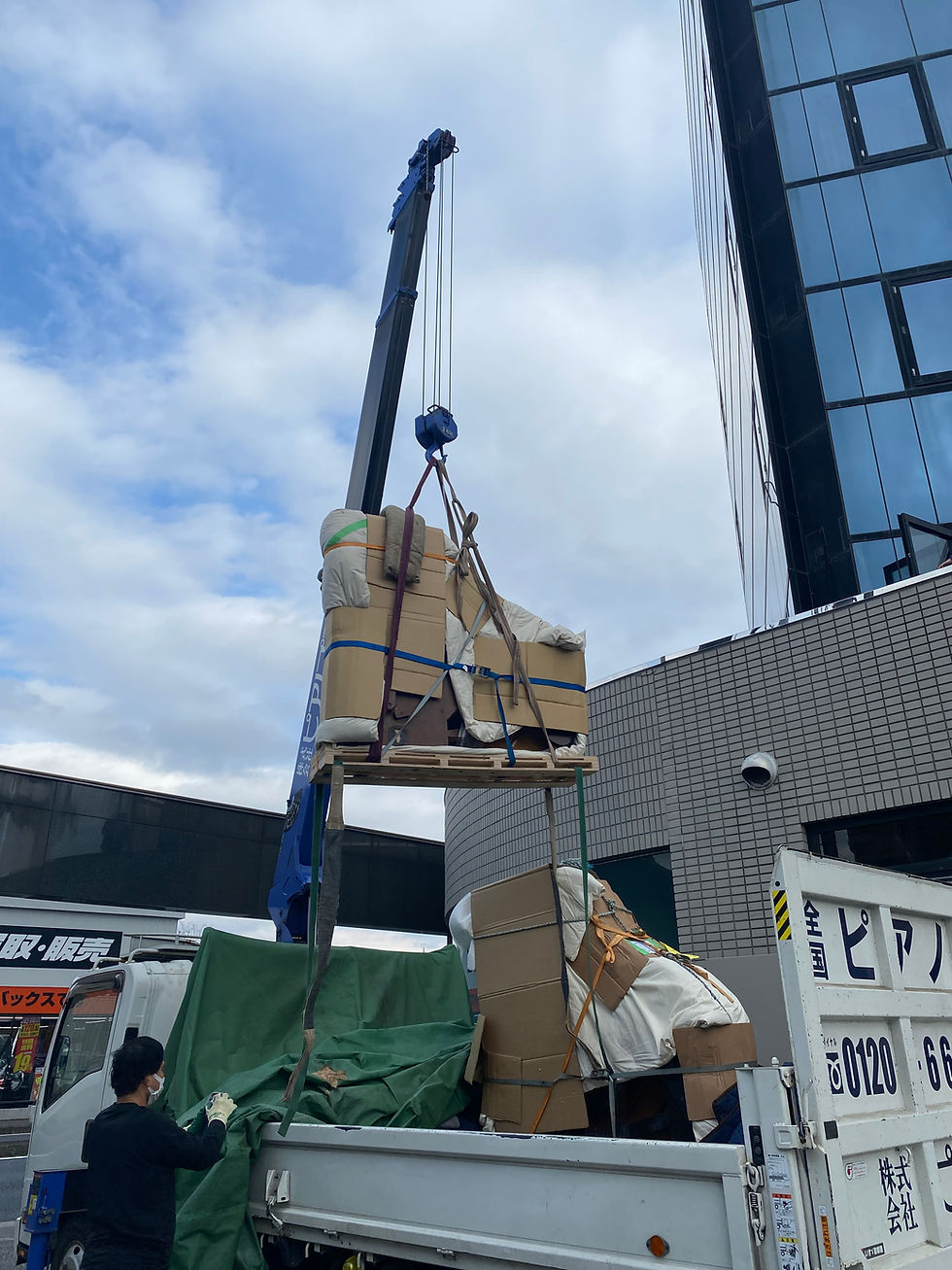 ピアノの搬入経路チェック|マンション・階段・2階でも入る?追加料金の目安つき