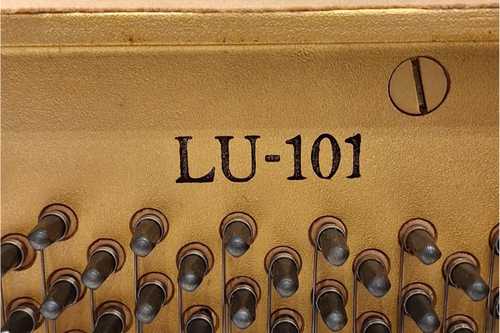 中古 ヤマハ LU101 優美な木目とお部屋になじむ姿｜ピアノプラザ 中古