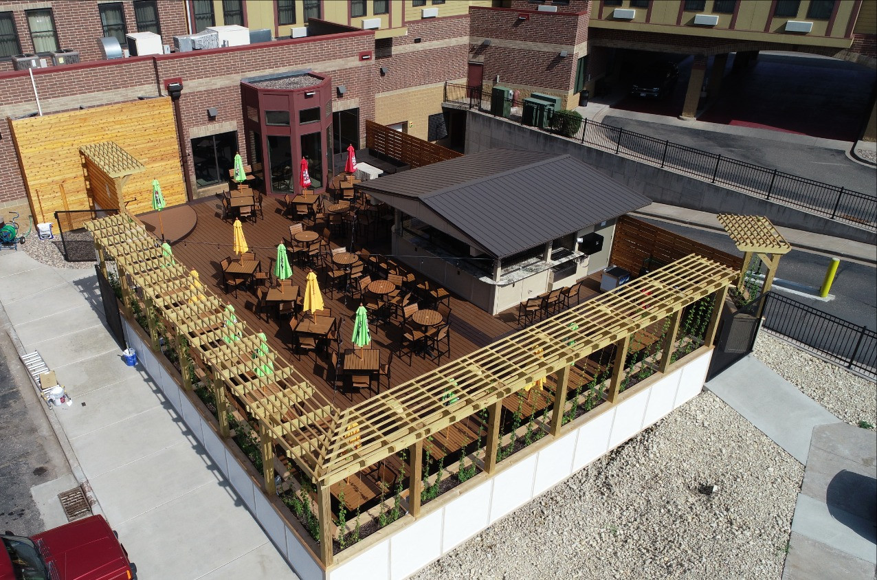 Juniors Bar & Grill Patio