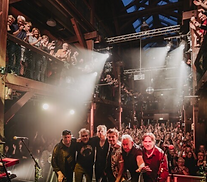 Kulturzentrum FABRIK in Hamburg-Altona mit Industriehalle, hoher Decke und Veranstaltungsraum.