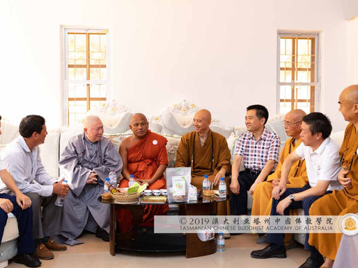 願為柬中兩國友誼當橋樑