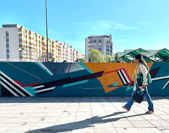 Abstract mural created for the Juntas Hacemos Mas festival celebrating freedom and female art