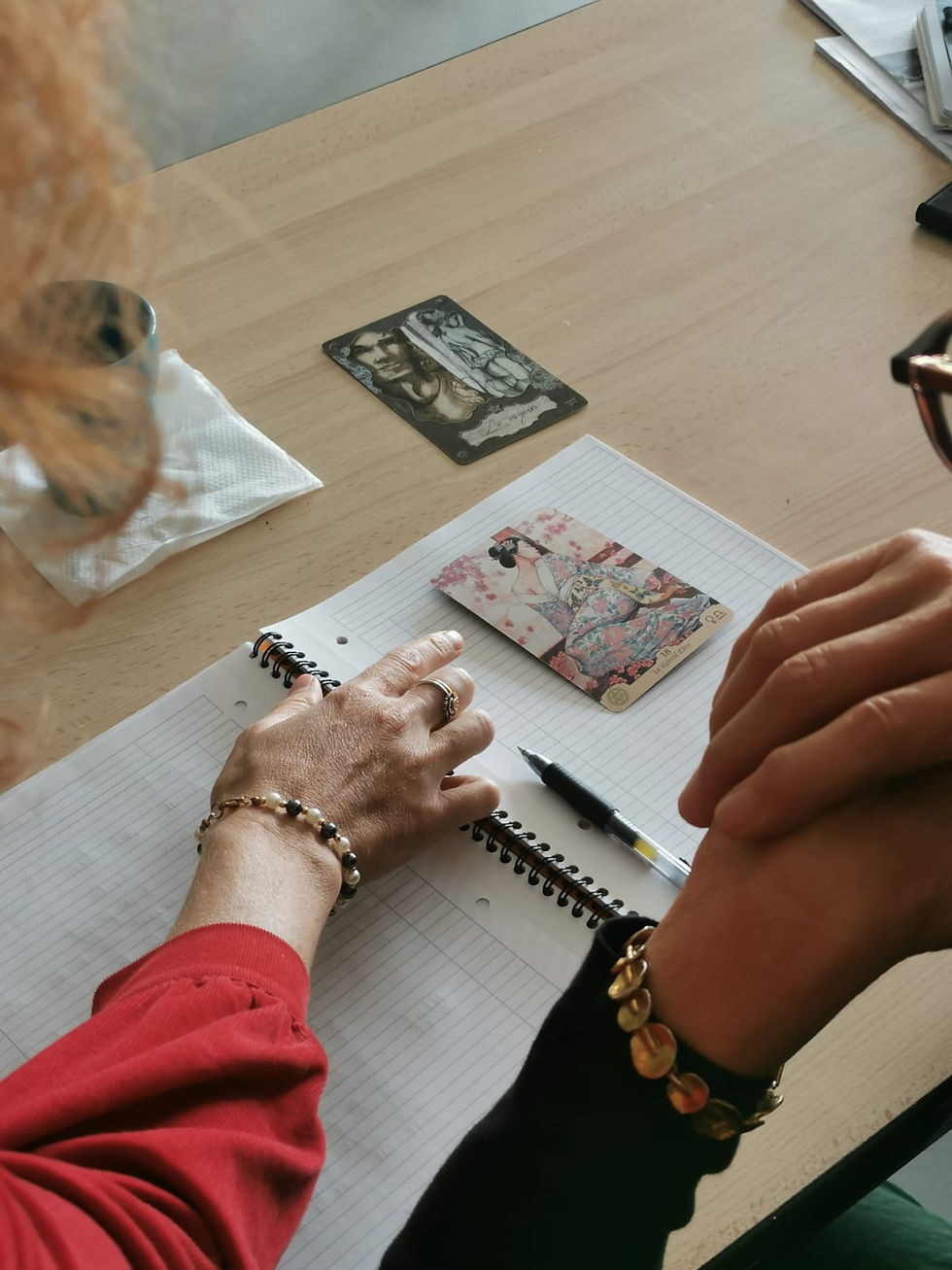 Renouer avec son féminin après le traumatisme : ateliers d’écriture thérapeutique