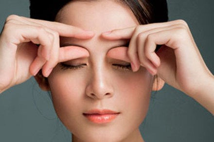 Có cách nào nâng mí mắt bị sụp hiệu quả không?