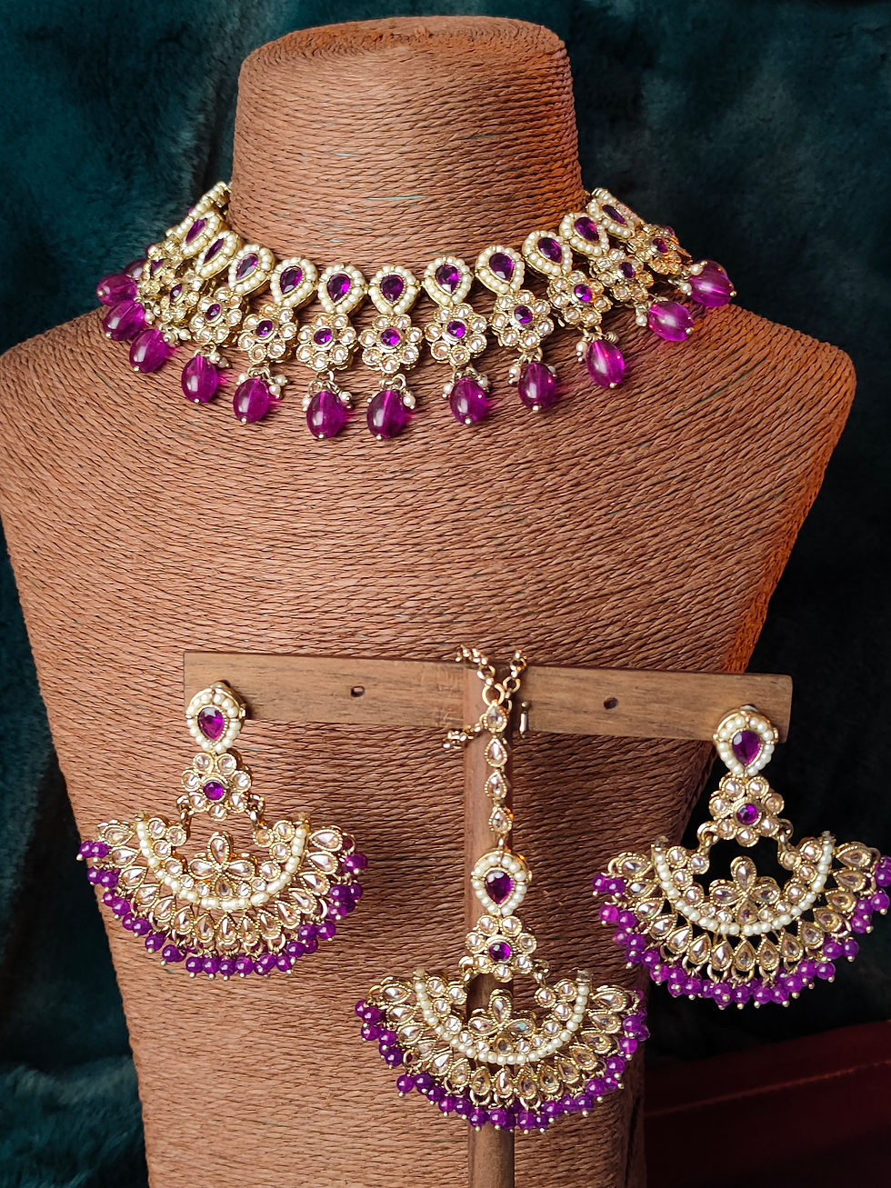 Thumbnail: Gorgeous Cut-out Kundan Necklace set in Purple