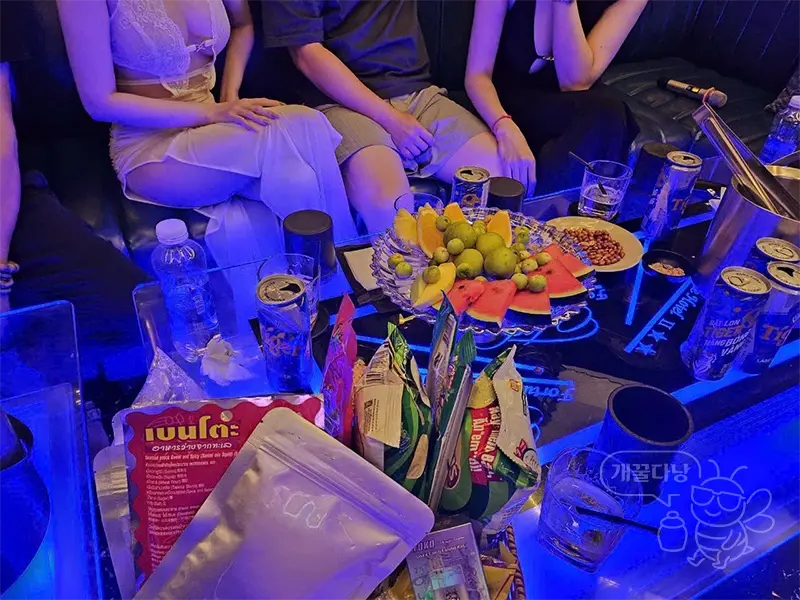 다낭 가라오케 테이블