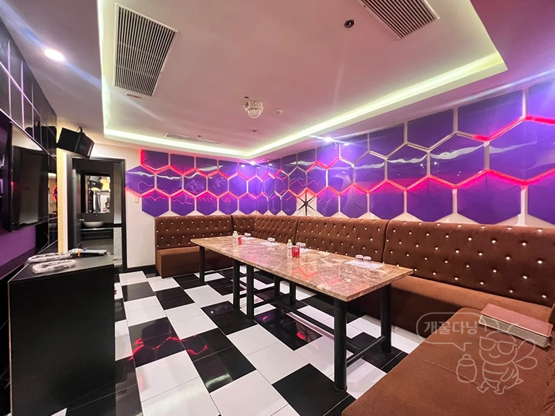 다낭 원오페라 가라오케 중형 룸