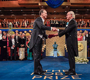 william-kaelin-receiving-nobel-prize.jpeg