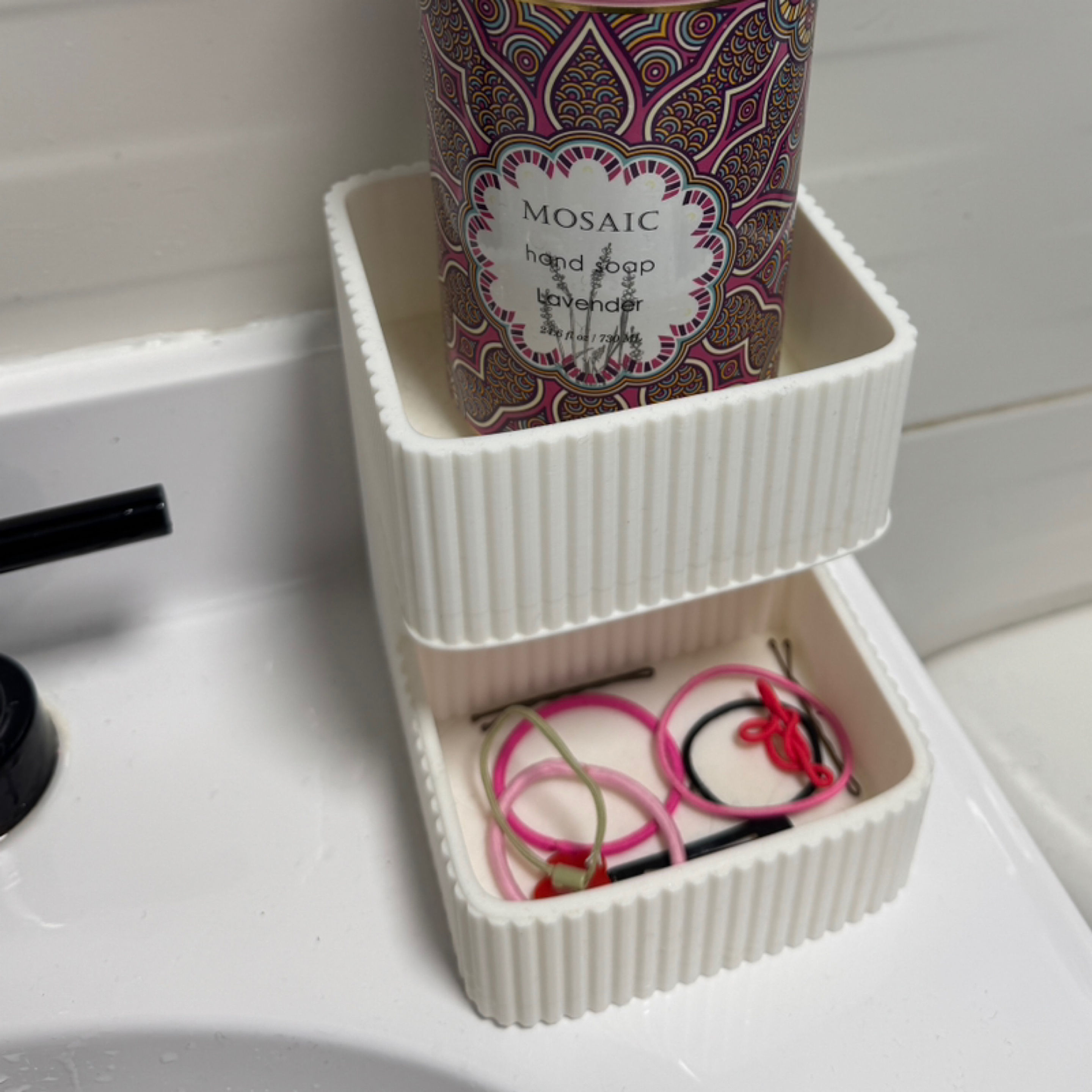 Elegant Goods Organizer